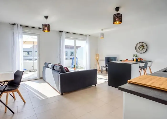 L17 Arenas Suite 3 Balconies 5Mins To The Sea