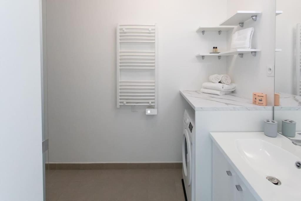 Apartment L17 Arenas 3 Balconies 5mins To The Sea