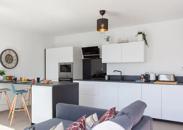 L17 Arenas Suite 3 Balconies 5Mins To The Sea